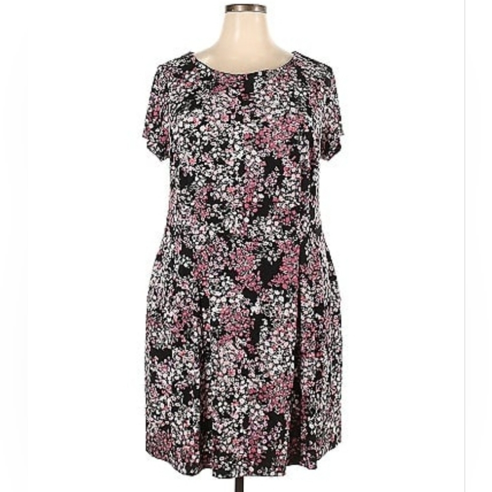 Roz & Ali Short Sleeve Black and Pink Floral Dress With Pockets Size 18